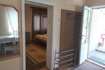 膳宿费 Guest Rooms Grudovi