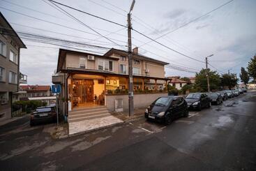 膳宿费 Guest Rooms Grudovi