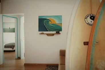 پانسیون International Surf School & Camp