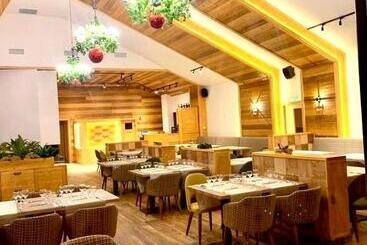 پانسیون Popasul Domnesc  Resort& Spa  Voronet Vue