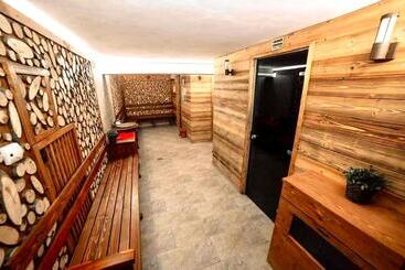پانسیون Popasul Domnesc  Resort& Spa  Voronet Vue