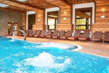 پانسیون Popasul Domnesc  Resort& Spa  Voronet Vue