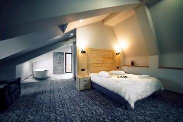 پانسیون Popasul Domnesc  Resort& Spa  Voronet Vue
