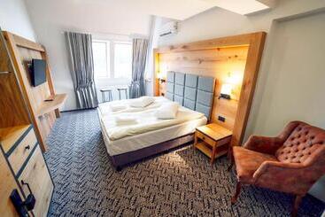 پانسیون Popasul Domnesc  Resort& Spa  Voronet Vue