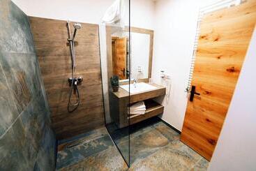 پانسیون Popasul Domnesc  Resort& Spa  Voronet Vue