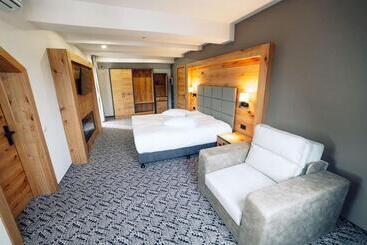 پانسیون Popasul Domnesc  Resort& Spa  Voronet Vue