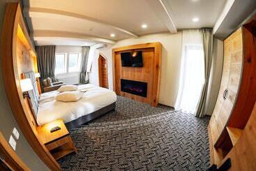 پانسیون Popasul Domnesc  Resort& Spa  Voronet Vue