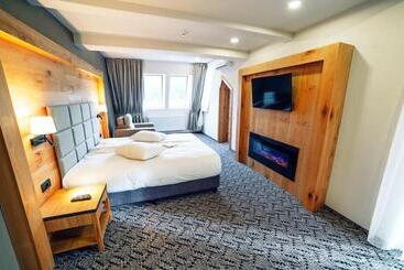 پانسیون Popasul Domnesc Resort& Spa Voronet Vue