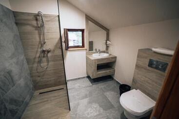 پانسیون Popasul Domnesc  Resort& Spa  Voronet Vue