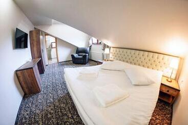 پانسیون Popasul Domnesc  Resort& Spa  Voronet Vue