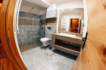 پانسیون Popasul Domnesc  Resort& Spa  Voronet Vue