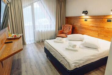 پانسیون Popasul Domnesc  Resort& Spa  Voronet Vue