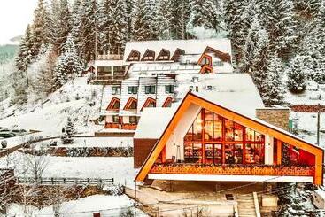 پانسیون Popasul Domnesc  Resort& Spa  Voronet Vue