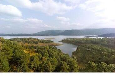 استراحتگاه Ri Kynjai Serenity By The Lake