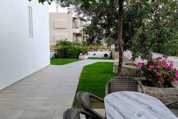Idomeneas Apartments