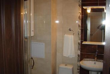 膳宿费 Villa Lazuren Bryag