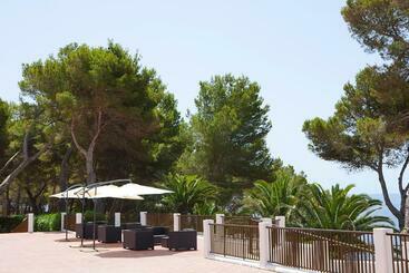 استراحتگاه Apartamentos Club Cala Azul