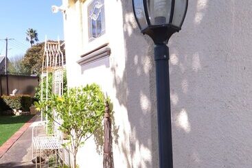 تختخواب و صبحانه Mourilyan House
