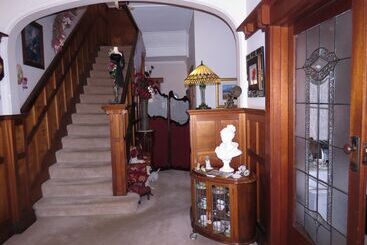 تختخواب و صبحانه Mourilyan House