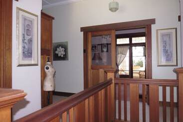 تختخواب و صبحانه Mourilyan House