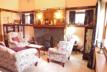 تختخواب و صبحانه Mourilyan House