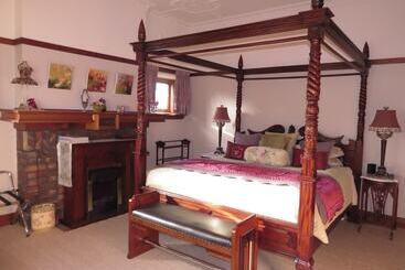 تختخواب و صبحانه Mourilyan House