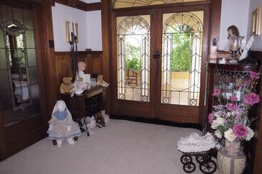 تختخواب و صبحانه Mourilyan House