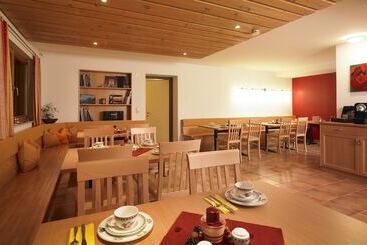 هتل Haus Anna Apartments