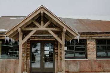 فندق على الطريق Mountain Village Lodge