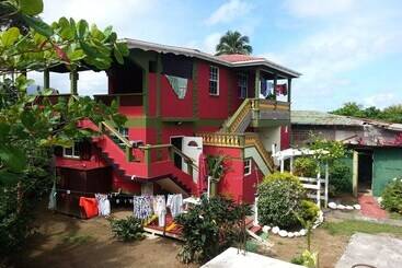 پانسیون The Nixon's Bay Side Mangrove Inn