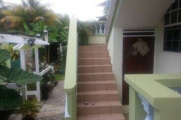 پانسیون The Nixon's Bay Side Mangrove Inn