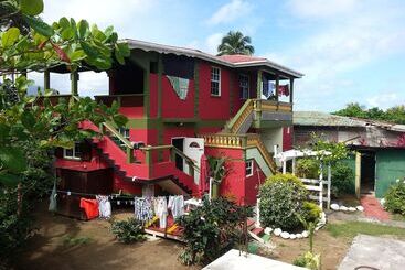 پانسیون The Nixon's Bay Side Mangrove Inn