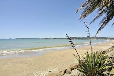 هتل Whitianga Campground