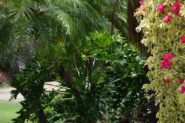 استراحتگاه Southside Holiday Village