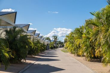 استراحتگاه Southside Holiday Village