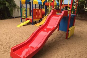 استراحتگاه Southside Holiday Village