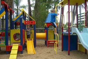 استراحتگاه Southside Holiday Village