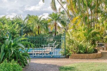 استراحتگاه Southside Holiday Village