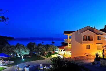 Lastura Aparthotel & Mobile Homes