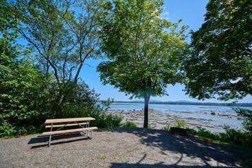 هتل Narrows Too Camping Resort