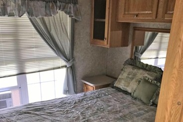 هتل Narrows Too Camping Resort
