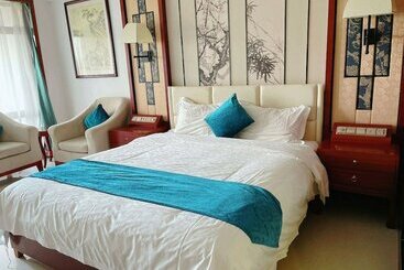 هتل Ramada By Wyndham Wanning Resort