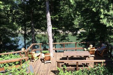 Wild Pacific Waterfront Cabins
