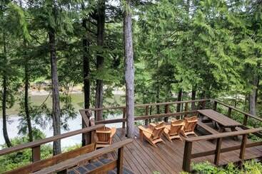 Wild Pacific Waterfront Cabins