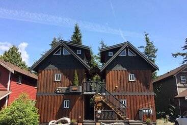 Wild Pacific Waterfront Cabins