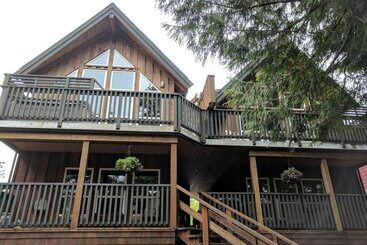 Wild Pacific Waterfront Cabins