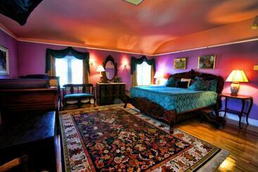 تختخواب و صبحانه The Southern Mansion