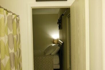 هتل Desert Trails Luxury Suites