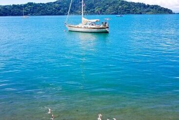 هتل Fish Hook Marina & Lodge
