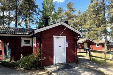 هتل Hyltena Stugby Campground